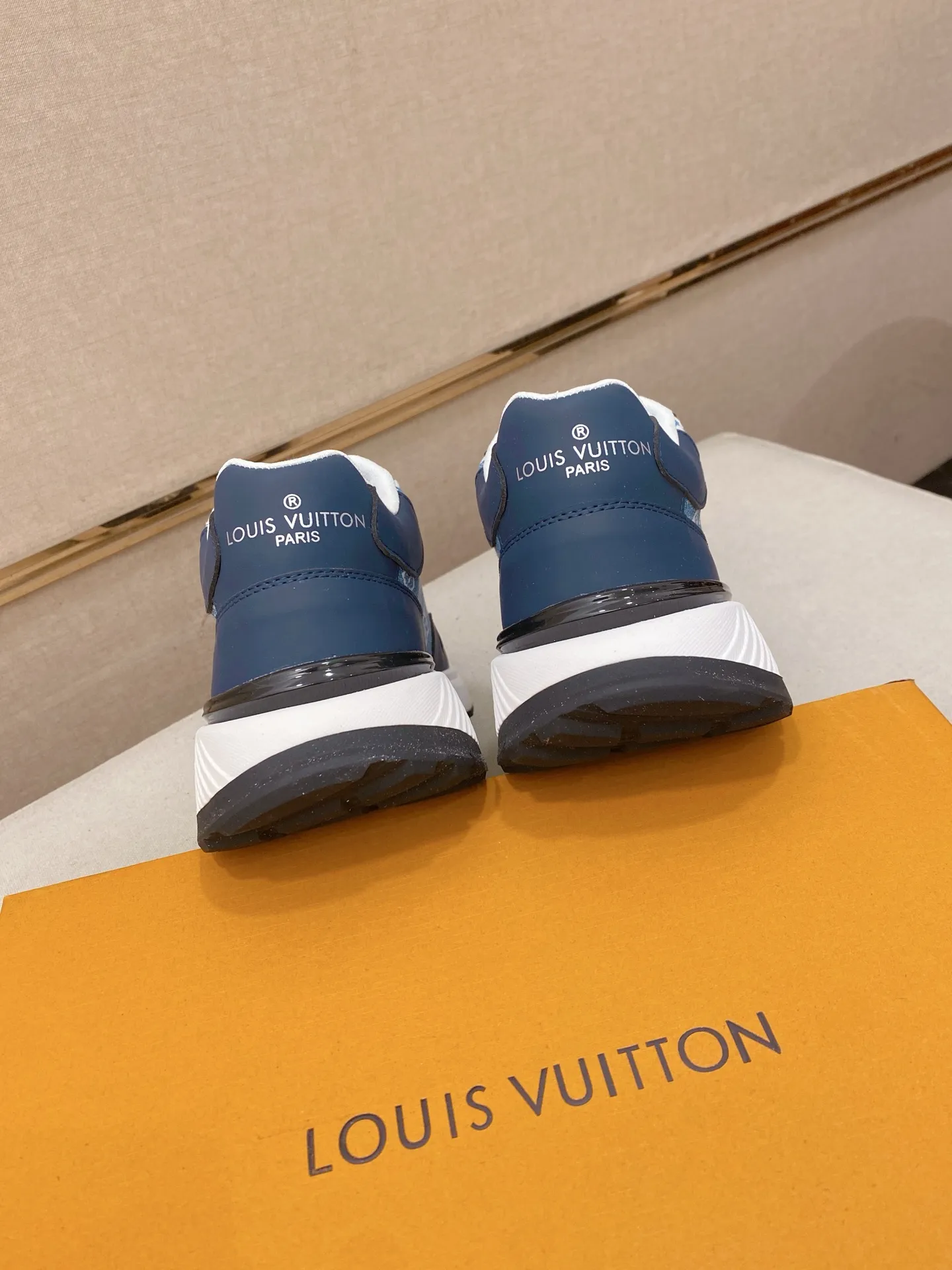 Men's shoes💰 462💰louis vuitton (Louis Vuitton/lv)🔍🔍The new counters are on sale at the same time. The uppers are imported from Italy. ⃣️Re-engraved🇮🇹💪💪, ⚠Sole: The original sole is specially provided by the original factory, the exclusive movable molded sole is super comfortable, ⚠Original and single goods 🔍high quality, you can enter and leave the counter at will, welcome to compare⚠. Code number: 38-44 (45/customized, non-refundable)
